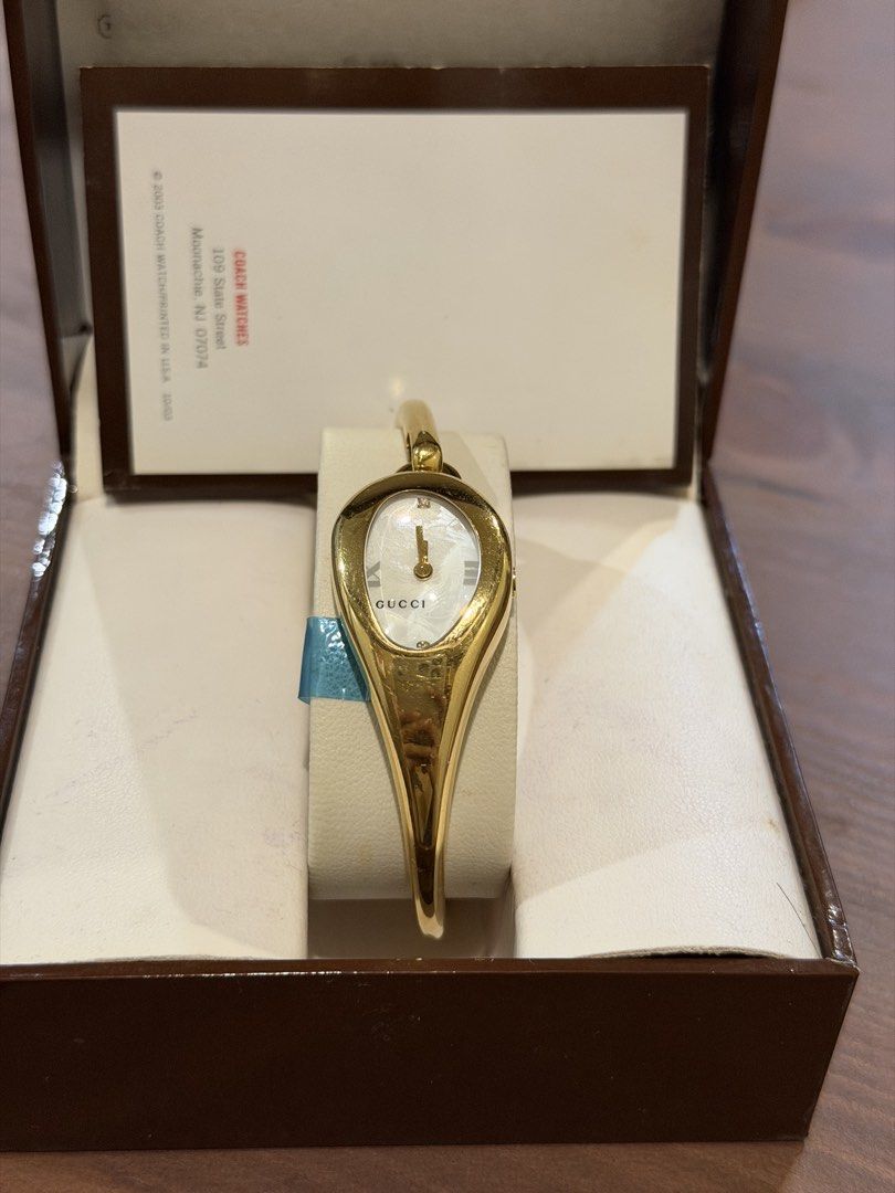 My Pre-Loved Gucci Horsebit Gold (Category: Women's Watches) located in Quezon City. Submitted by ellenaj31 (Listing ID 1467167621, Image 1). Description: My Pre Loved Gucci Watch 💛 GUCCI [Model Name] Horsebit [Model number] YA103 [Target] Ladies [Serial] 106879** [Material] Plated Gold [Weight] Approx. 40.5g [Size] Case: Approximately H42mm x W21.2mm (including lugs, excluding crown) Wrist Size: Approximately 15.5cm Case thickness: approx. 8.8m