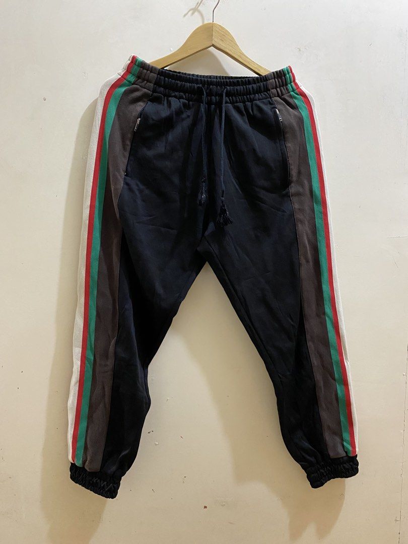 GUCCI JOGGER TRACKPANTS NYLON (Category: Joggers) located in Baguio. Submitted by gama_apparel (Listing ID 1466988515, Image 1). Description: Size Medium Waistline 30-33 Length 37inch Colorrate 10/10 Excwllent condi.