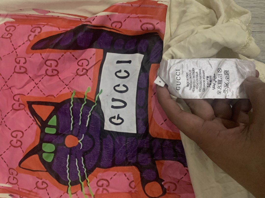 Gucci Shirt (Category: Luxury Apparel) located in Manila. Submitted by sgthriftmanila2.0 (Listing ID 1467118273, Image 3). Description: .