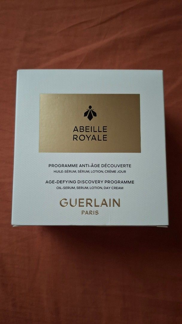 Guerlain Abeille Royale Age-Defying Discovery Programme Set (Category: Face Care) located in Cebu City. Submitted by shielamarie_8 (Listing ID 1467024708, Image 2). Description: - Brand: Guerlain Abeille Royale - Condition: Brand new, unused, in original box - Youth Watery Oil Serum (15ml) - Fortifying Lotion (15ml) - Double R Renew & Repair Advanced Serum - Honey Treatment Day Cream (15ml) - Complete anti-aging skincare routine set Travel size B