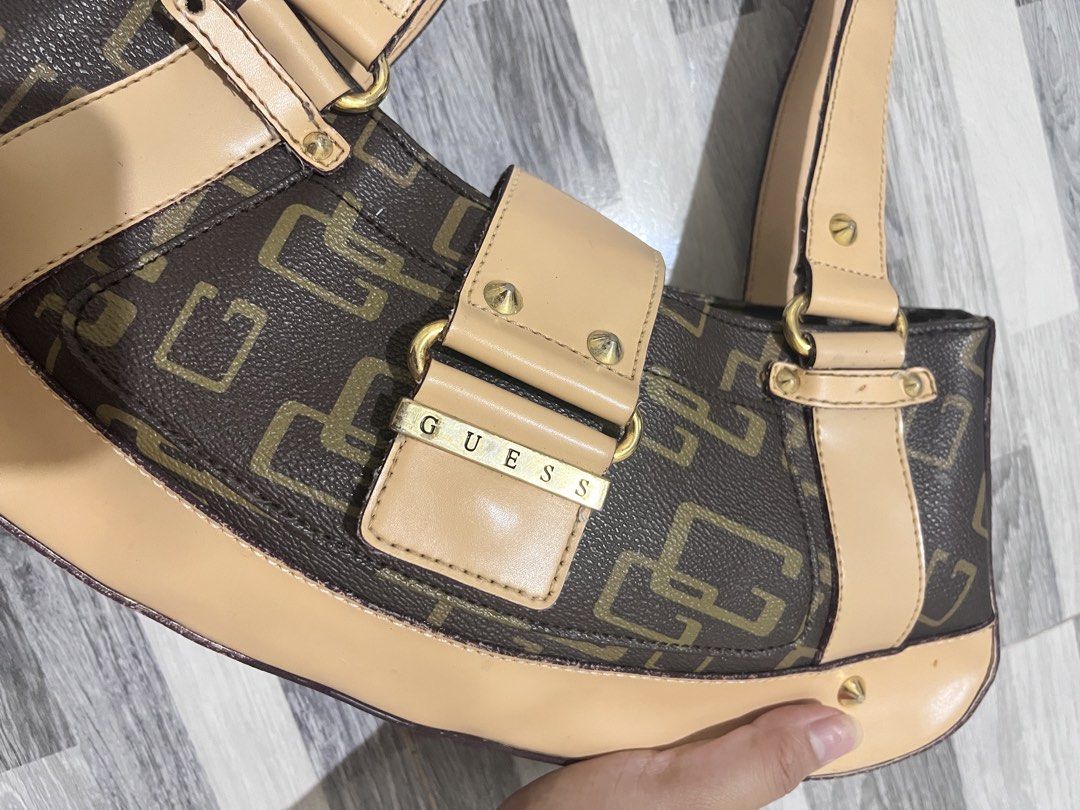 GUESS Monogram Shoulder Bag (Category: Shoulder Bags) located in General Santos City (Dadiangas). Submitted by mschic309 (Listing ID 1466996386, Image 2). Description: pm for interested! 🌸 .