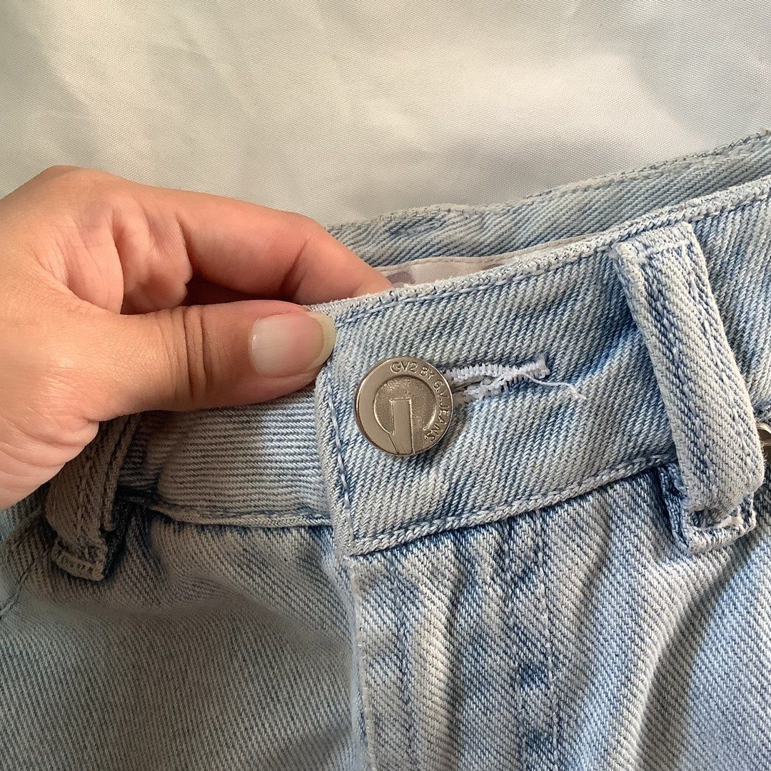 G.V JEANS Denim Mini Skirt (Category: Skirts) located in Cavite. Submitted by kbyshe_catalog (Listing ID 1467102571, Image 3). Description: w: 26-28 l: 11 in. low-waisted/raw hem (tattered) pwedeng tanggalin yung NASA likod na bakal kapag hindi bet.