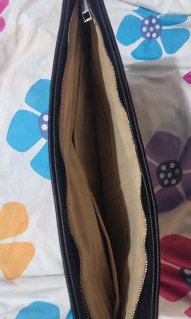 GVN (Category: Clutches) located in Manila. Submitted by everygrind (Listing ID 1466974635, Image 3). Description: GVN Charcoal Laptop Sleeve Medium fits in 14" to 15.5" laptop no dents outside and zipper 100% in good condition..