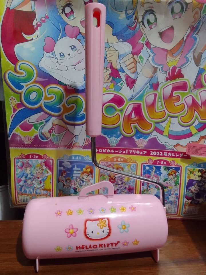 Hello Kitty Standing Lint Roller with Case (Category: Craft Supplies & Tools) located in Manila. Submitted by janetecson05 (Listing ID 1467002646, Image 1). Description: - Authentic 1998 vintage Sanrio Kitty design - Features a cute pink color with a convenient long handle - Comes with a matching protective case for storage - Includes the original sticky roll with authentic Japanese text on the cover paper - Great as a collector's piece or a prac