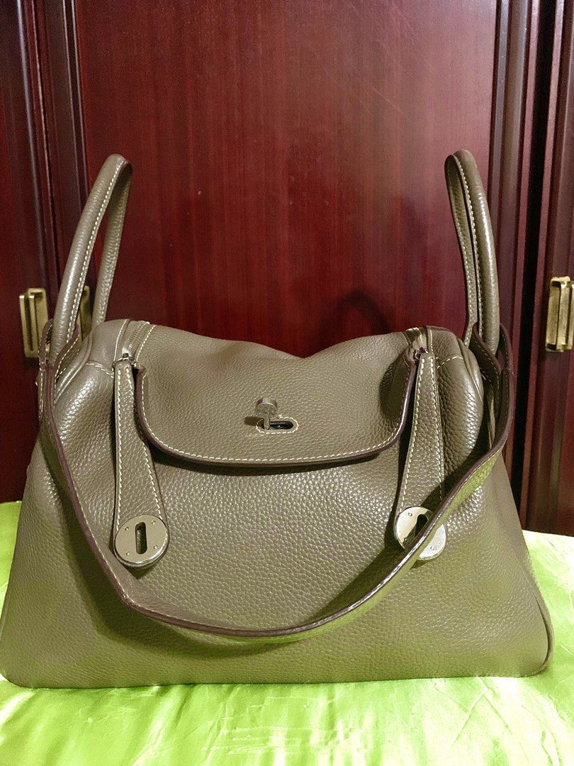 Hermes Lindy 28 (Category: Shoulder Bags) located in Davao. Submitted by luxxe_closet (Listing ID 1467054182, Image 1). Description: -Hermes Lindy 28 from Japan Surplus - Riri zipper - Coded - Clemence genuine leather - Very soft leather - Never nabababakbak kahit ilang years - Signs of usage - No major issues FOR SURE BUYER ONLY‼️ NO TO BOGUS‼️ NO TIME-WASTER‼️ PAYMENT FIRST.