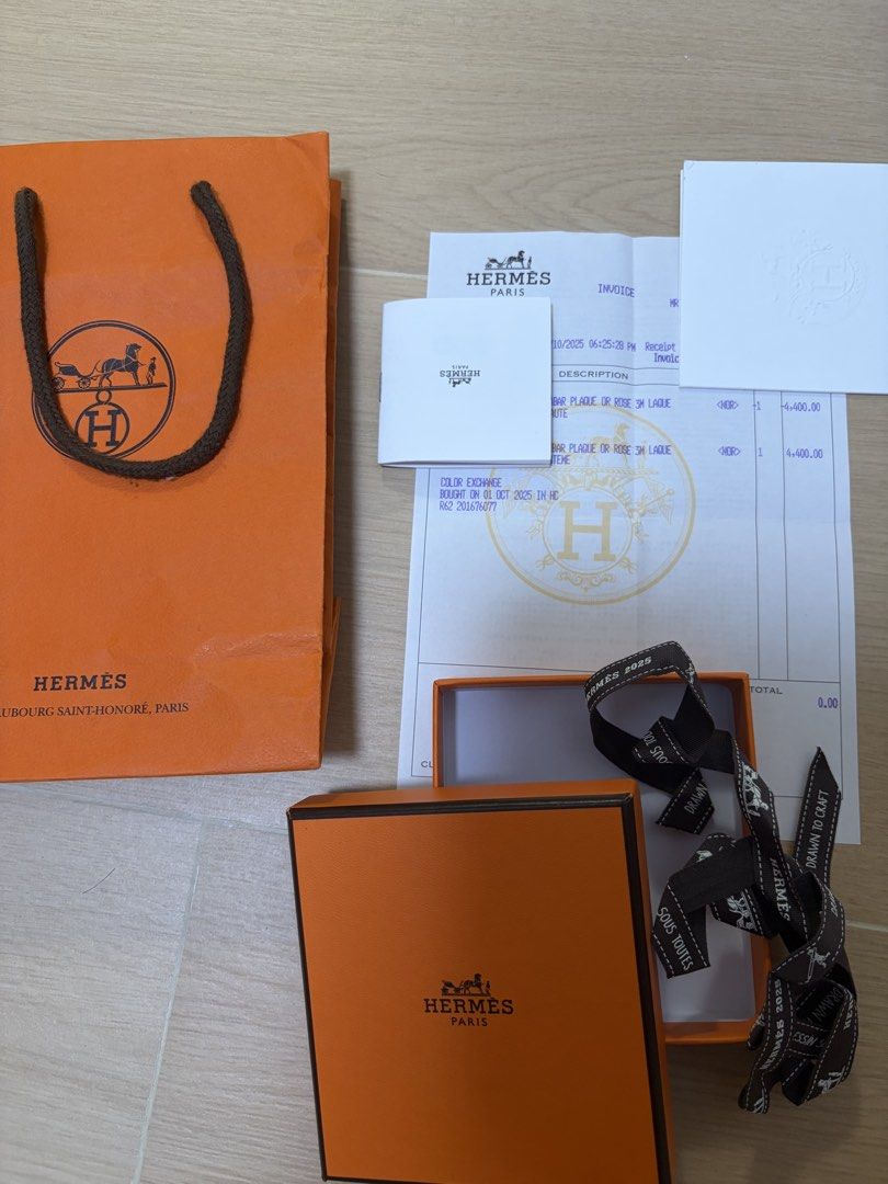 Hermes mini pop h拼色 奶茶/白 （分類：頸鍊）位於 Hong Kong。 由 ananwwlvme 提交（商品編號 1467083301，圖片 3）。簡介： Bought Oct 2025, great for personal use. As shown in photos. Dust bag and necklace insert missing. Receipt & box included. 100% authentic 側邊鋼印有瑕疵。