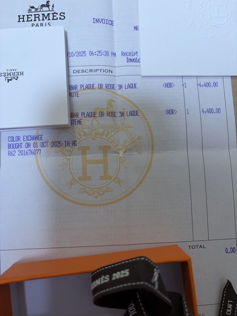 Hermes mini pop h拼色 奶茶/白 （分類：頸鍊）位於 Hong Kong。 由 ananwwlvme 提交（商品編號 1467083301，圖片 4）。簡介： Bought Oct 2025, great for personal use. As shown in photos. Dust bag and necklace insert missing. Receipt & box included. 100% authentic 側邊鋼印有瑕疵。