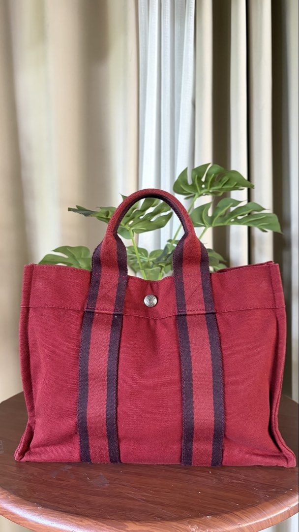 Hermès Bordeaux Tout (Category: Luxury Bags & Wallets) located in Baler. Submitted by waikikisurfer (Listing ID 1467120113, Image 1). Description: Hermès Tote Like New Condition, no flaws Japan Sourced Offer your price for sure buyer 💰.