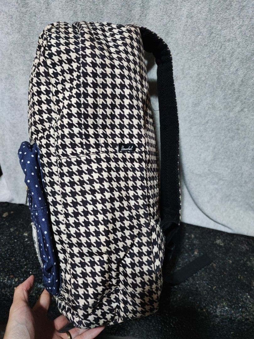 Herschel Backpack (Category: Backpacks) located in Baguio. Submitted by jayrgijc52758 (Listing ID 1466979061, Image 2). Description: Herschel houndstooth design Large size Approx. 24L With laptop compartment In very good condition 1k.
