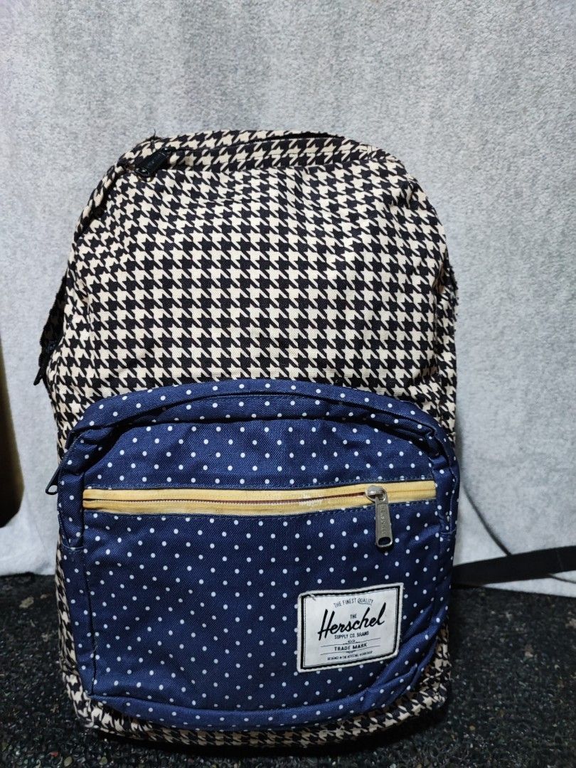 Herschel Backpack (Category: Backpacks) located in Baguio. Submitted by jayrgijc52758 (Listing ID 1466979061, Image 1). Description: Herschel houndstooth design Large size Approx. 24L With laptop compartment In very good condition 1k.