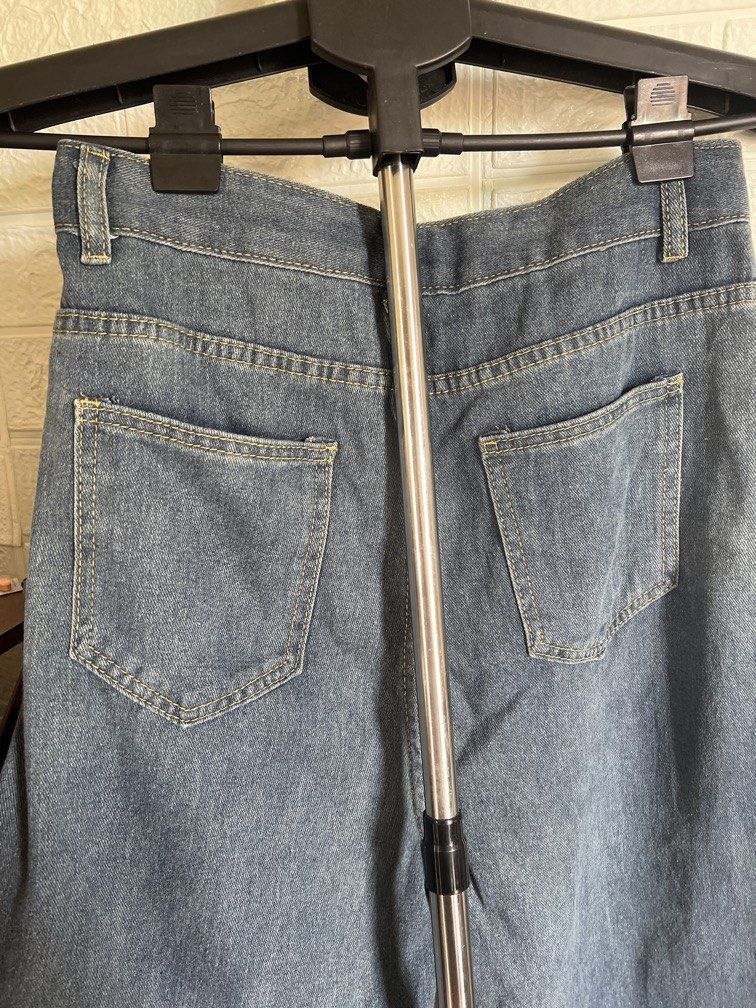 High-Waisted Blue Wide-Leg Jeans (Category: Jeans) located in Dagupan City. Submitted by go.kluttery (Listing ID 1467032759, Image 3). Description: Color: Blue denim Style: High-waisted, wide-leg Design: Classic 5-pocket style Fit: Relaxed, straight wide-leg fit Material: Denim Waist: High-rise waist Closure: Button and zipper.