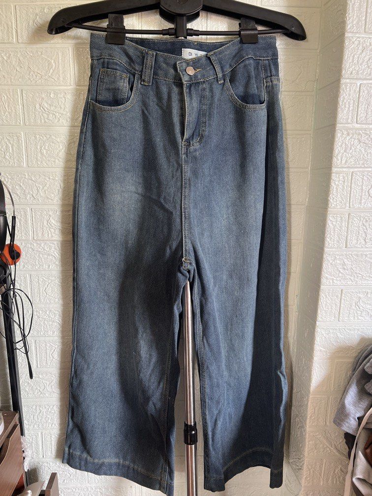 High-Waisted Blue Wide-Leg Jeans (Category: Jeans) located in Dagupan City. Submitted by go.kluttery (Listing ID 1467032759, Image 1). Description: Color: Blue denim Style: High-waisted, wide-leg Design: Classic 5-pocket style Fit: Relaxed, straight wide-leg fit Material: Denim Waist: High-rise waist Closure: Button and zipper.