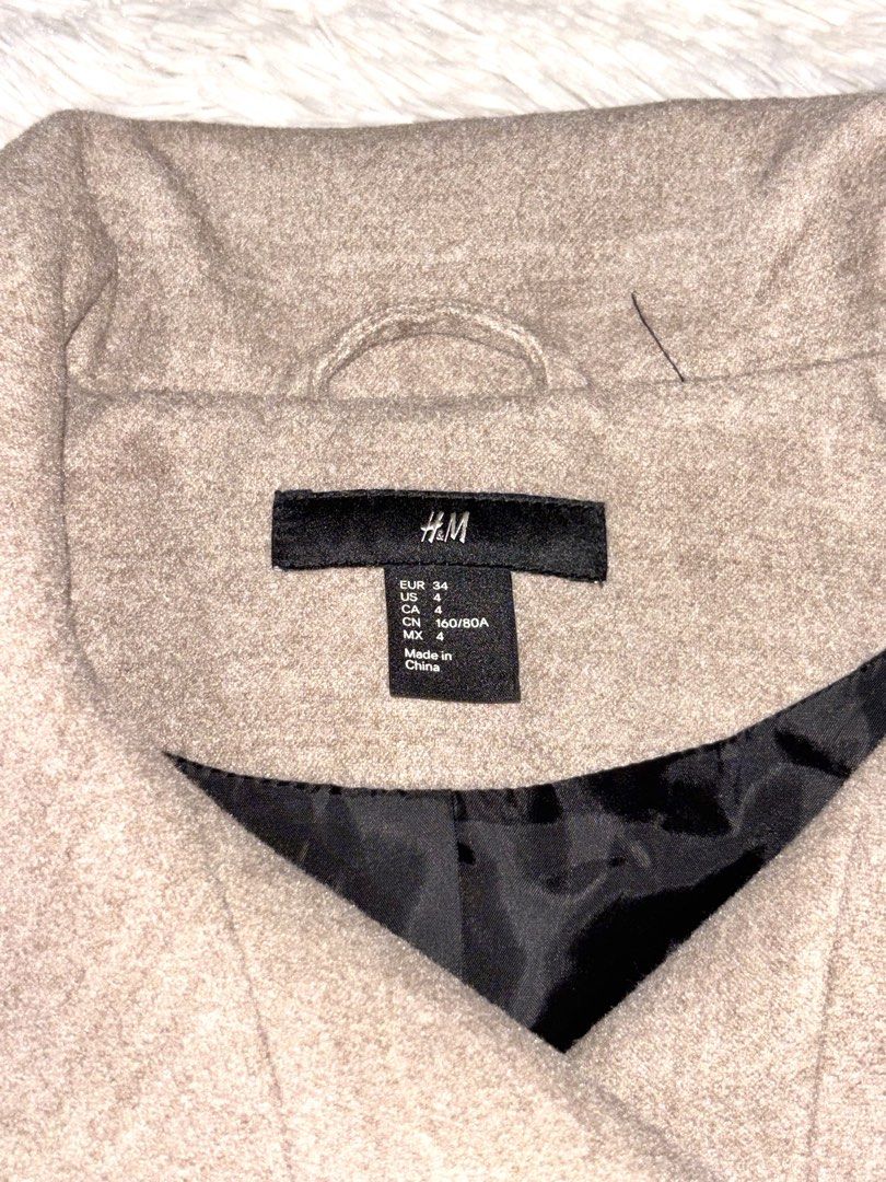 H&M Beige Funnel Neck Double-Breasted Winter Coat (Category: Coats, Jackets and Outerwear) located in Bulacan. Submitted by rin2024 (Listing ID 1467052171, Image 3). Description: H&M Beige Funnel Neck Double-Breasted Winter Coat - With 2 front pockets - With secure buttons on body and neck - With warm fabric - With extra buttons - Fits sizes XS to S only, with snug fit on size S - With signs of use on one button - Also bought from Carousell Payme