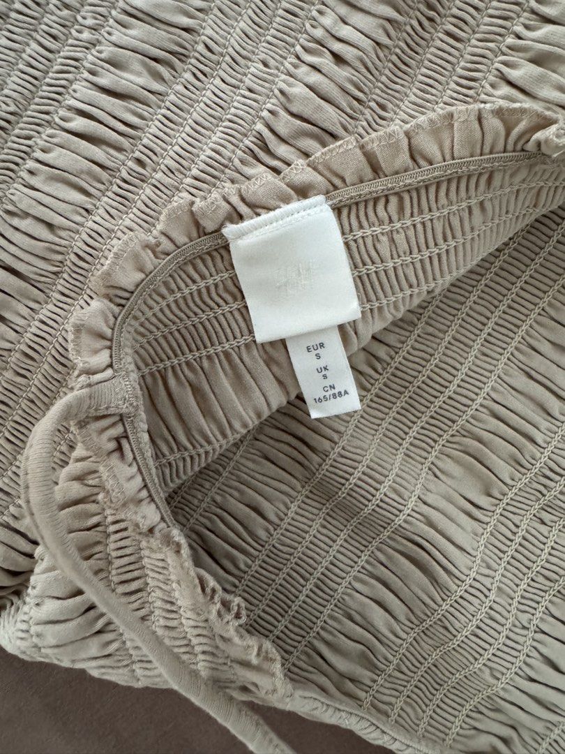 H&M beige smocked cami top size S (Category: Sleeveless) located in Manila. Submitted by maliwana.gan (Listing ID 1467029010, Image 3). Description: Fits XS to S Loc: Tomas Morato, QC Lalamove c/o buyer - Brand: H&M - Color: Beige - Size: EUR S / UK S / CN 165/88A - Design: Smocked cami with thin spaghetti straps and ruffled edges - Fit: Fully stretchy, super comfy all over.