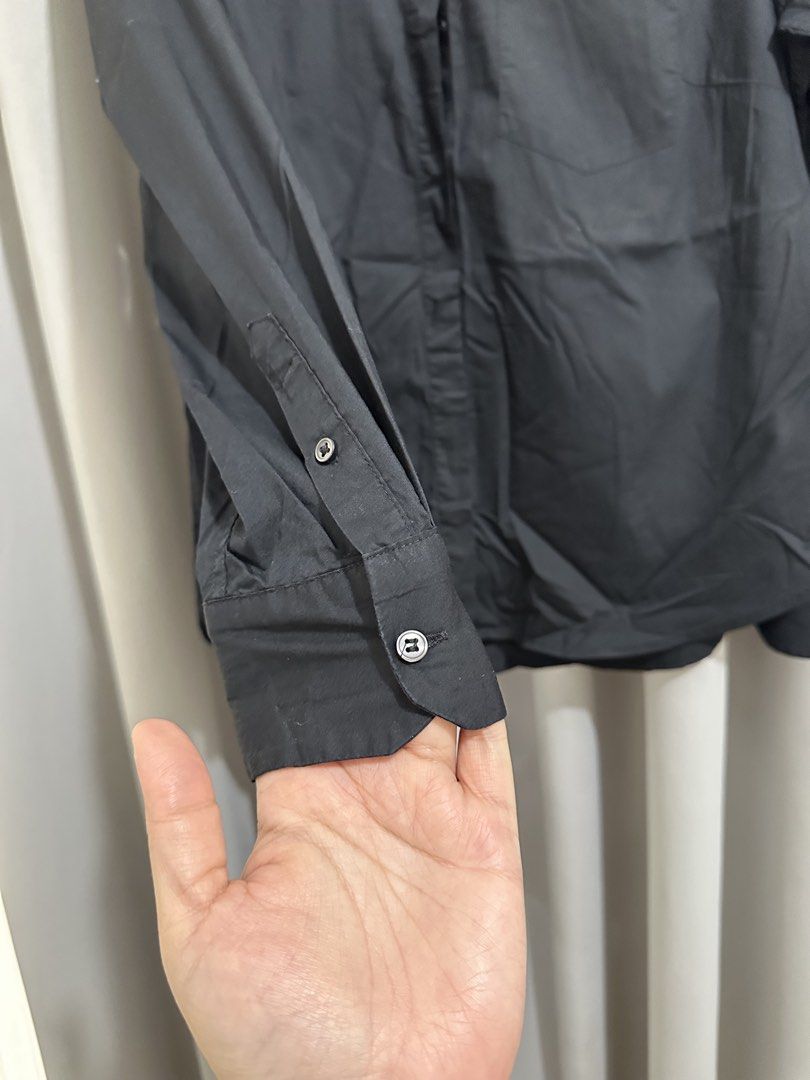 H&M Black Button Polo Long Sleeve Shirt XL (Category: Longsleeves) located in Quezon City. Submitted by mananglinette (Listing ID 1466976149, Image 3). Description: - Brand: H&M - Color: Black - Size: EUR 44 (relaxed fit) - Material: Standard woven cotton feel - Details: Classic collar, front button closure, single chest pocket, buttoned cuffs - Condition: Ready to wear - Style: Classic basic piece for everyday outfits.