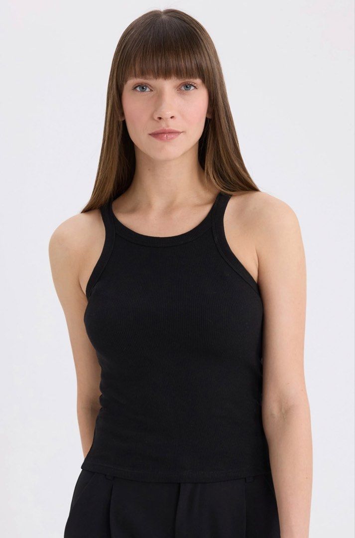 H&M black ribbed tank top (Category: Sleeveless) located in Cavite. Submitted by chicfinds.slay (Listing ID 1467155961, Image 3). Description: Used once only No flaws Good as new/jetblack color no fadings.
