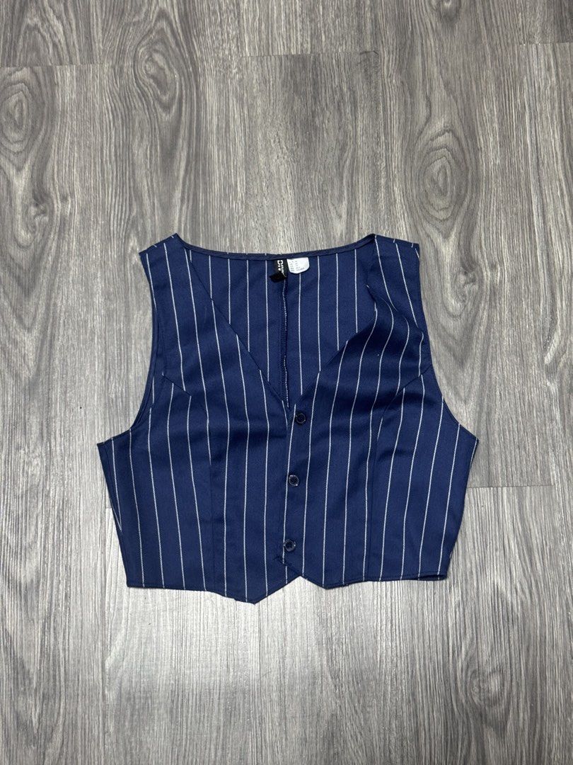 H&M Blue Crop Vest (Category: Sleeveless) located in Manila. Submitted by balmanne (Listing ID 1466978629, Image 1). Description: .