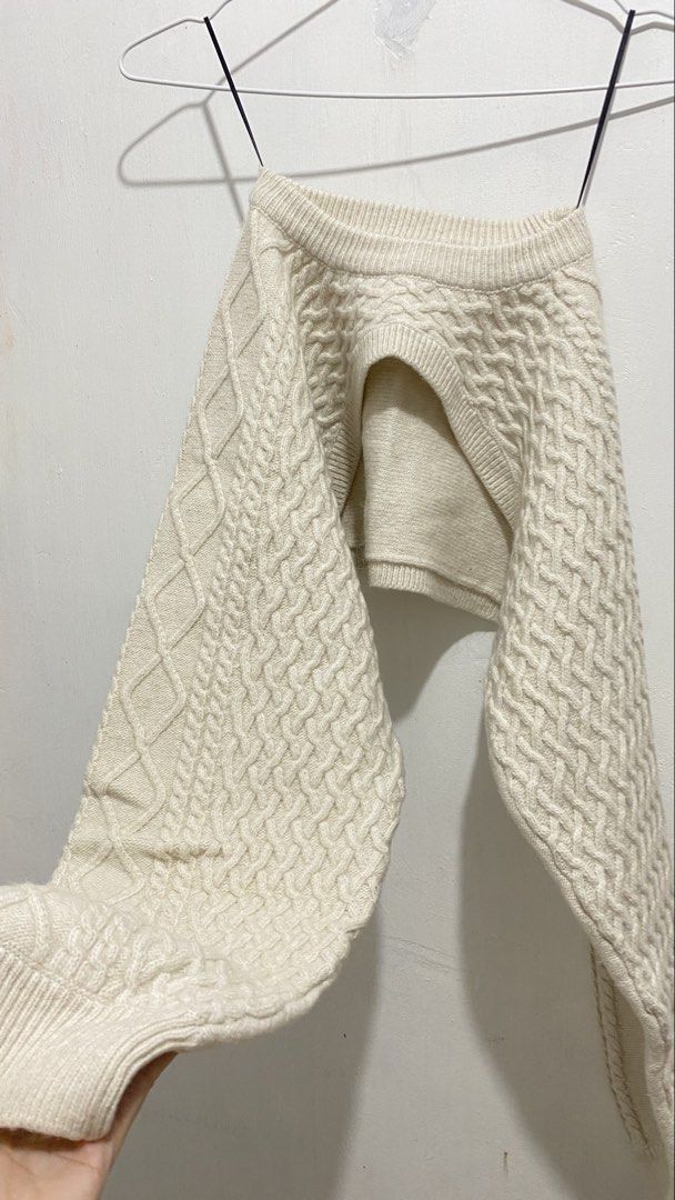 H&M Cream Cable Knit Sweater Size XS (Category: Longsleeves) located in Ozamiz City. Submitted by carisclosetcleanup (Listing ID 1467123695, Image 2). Description: - Brand: H&M - Color: Cream - Size: XS - Pattern: Classic all-over cable knit - Details: Ribbed collar, cuffs, and hem - Condition: Clean, tag intact - Features: Warm fabric texture, perfect layering piece for cooler weather.