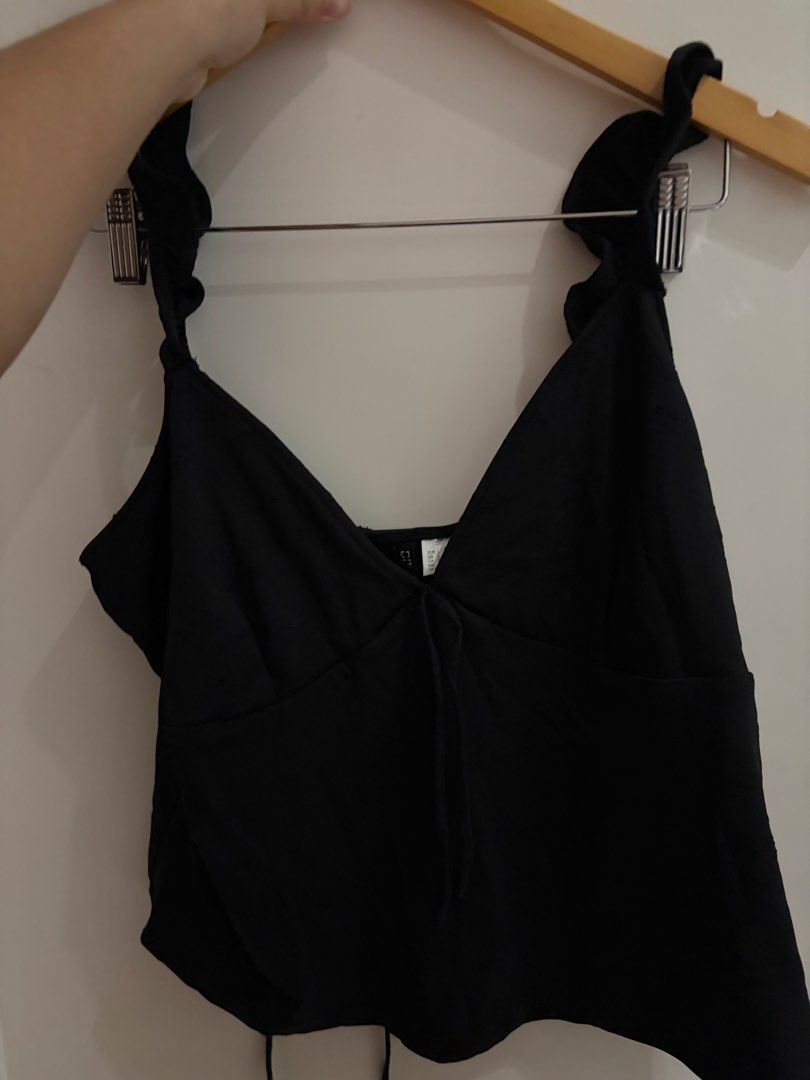 H&M DIVIDED Black Ruffle Strap Crop Top Size L (Category: Sleeveless) located in Las Pinas. Submitted by sc.moo04 (Listing ID 1467162598, Image 1). Description: - Brand: H&M Divided - Size: L - Color: Black - Style: Sleeveless, plunging V-neck, cropped length - Details: Ruffles on straps and tie-string neckline - Condition: Great, clean condition - Perfect for easy daily outfits and casual styling.