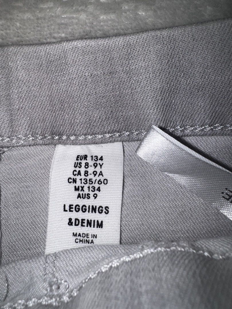 H&M Gray Jeggings Kids (Category: Babies & Kids Fashion) located in Quezon City. Submitted by coolmomma (Listing ID 1467062702, Image 2). Description: Slight stain (see photo) 32 in. length.