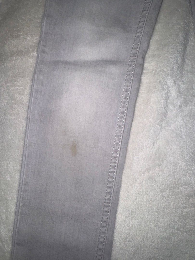 H&M Gray Jeggings Kids (Category: Babies & Kids Fashion) located in Quezon City. Submitted by coolmomma (Listing ID 1467062702, Image 3). Description: Slight stain (see photo) 32 in. length.