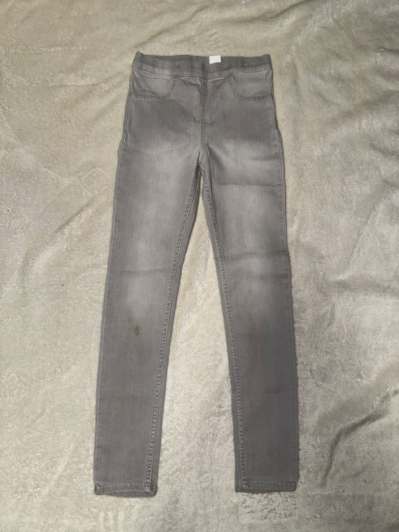 H&M Gray Jeggings Kids (Category: Babies & Kids Fashion) located in Quezon City. Submitted by coolmomma (Listing ID 1467062702, Image 1). Description: Slight stain (see photo) 32 in. length.