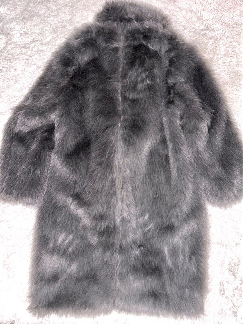 H&M Gray Long Fur Winter Coat (Category: Coats, Jackets and Outerwear) located in Bulacan. Submitted by rin2024 (Listing ID 1467050884, Image 2). Description: H&M Gray Long Fur Winter Coat - With 3 secure buttons to keep shape when worn - With collar and long sleeves - With thick and heavy fabric - Also bought from Carousell Payment Option: GCash only. Shipping Methods: Grab, Lalamove, or J&T only, with shipping shouldered by buyer..