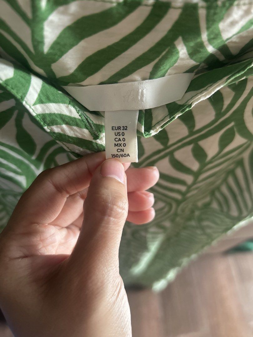 H&M Green Leaf Print Wide Leg Pants (Category: Jeans) located in Makati City. Submitted by magwayr19 (Listing ID 1466990112, Image 2). Description: - Brand: H&M - Design: Green and white leaf pattern - Fit: High waist, wide leg cut - Size: EUR 32 / US 0 - No photo when worn .
