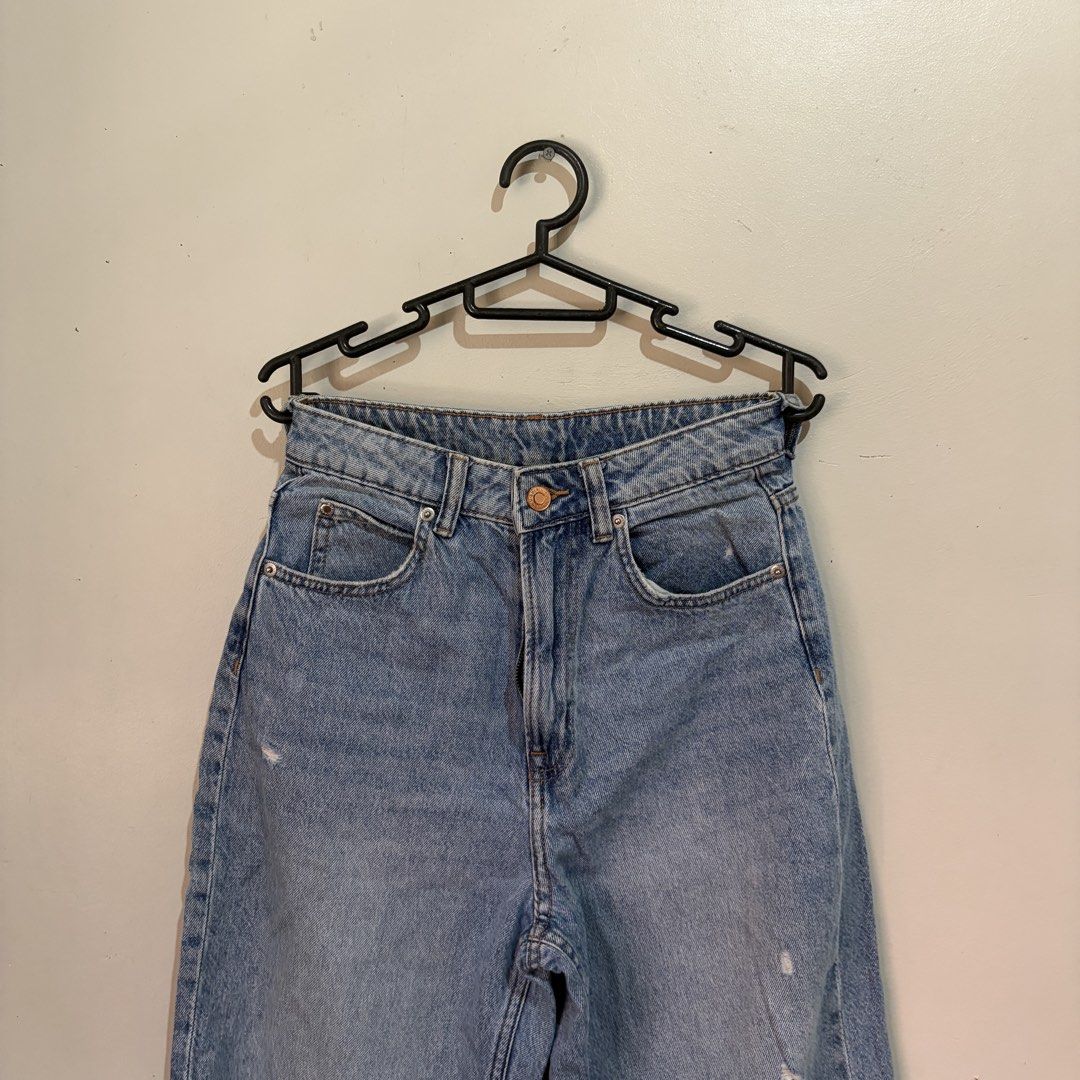 H&M Light Wash Denim Ripped Jeans (Category: Jeans) located in Manila. Submitted by serra_shop (Listing ID 1467039561, Image 3). Description: H&M DENIM JEANS Waist:24-26 inch Width: 13 cm Length: 105.5 cm Location: Pampanga Courier: J&T.