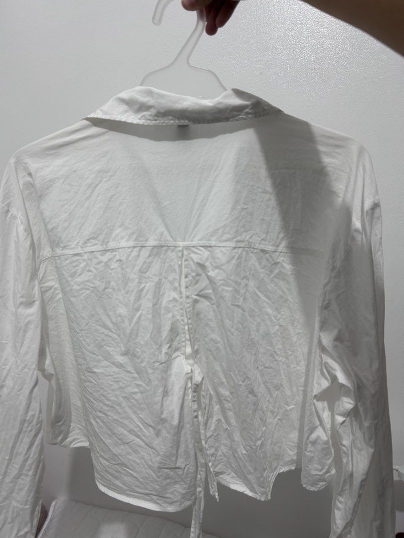 h&m long sleeve (Category: Longsleeves) located in Manila. Submitted by ally1113 (Listing ID 1467107761, Image 3). Description: I only used once for a birthday party h&m cropped long sleeve has a style at the back and you can ribbon it Size: Medium can fit to Large.