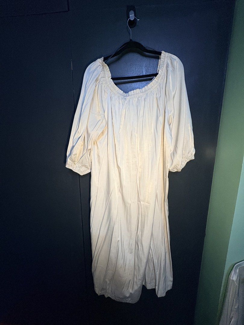 H&M Off-the-shoulder Dress (Category: Dresses) located in Cavite. Submitted by loved_by_g (Listing ID 1466977316, Image 1). Description: Tag still intact. Size runs big. Can be worn on casual or formal occasion. .
