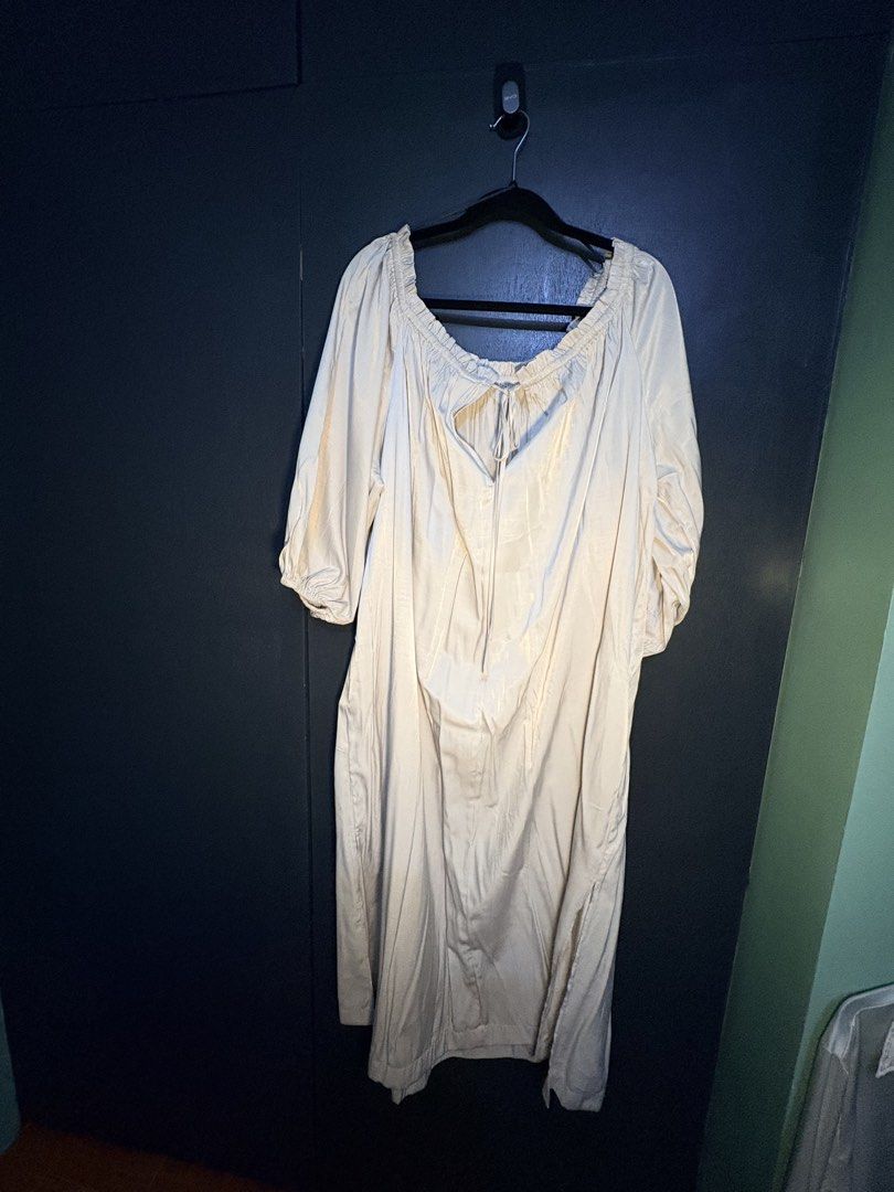 H&M Off-the-shoulder Dress (Category: Dresses) located in Cavite. Submitted by loved_by_g (Listing ID 1466977316, Image 2). Description: Tag still intact. Size runs big. Can be worn on casual or formal occasion. .