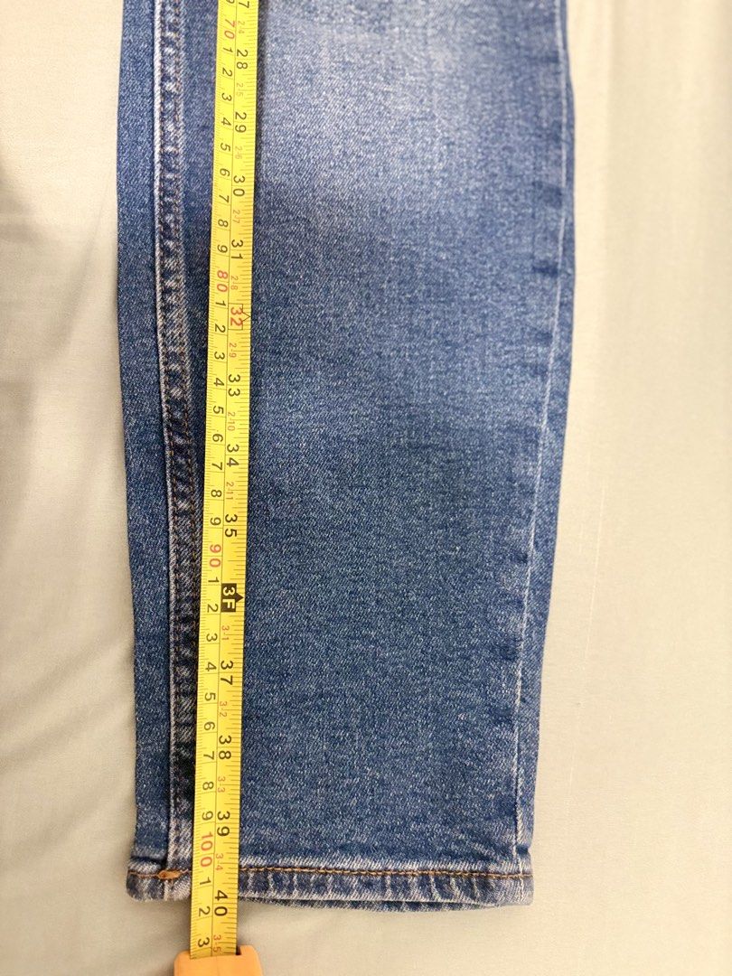 H&M Organic Cotton Blend Blue Jeans (Category: Jeans) located in Paranaque City. Submitted by yanionlineshopping (Listing ID 1467028489, Image 3). Description: - Brand: H&M - Color: Classic blue denim wash - Material: Organic cotton blend - Condition: Brand new with tag attached - Fit: Straight fit, perfect for everyday wear - Measurements: Waist approx. 18" (laid flat), Total length approx. 40" - Features: Front pockets and belt loops.