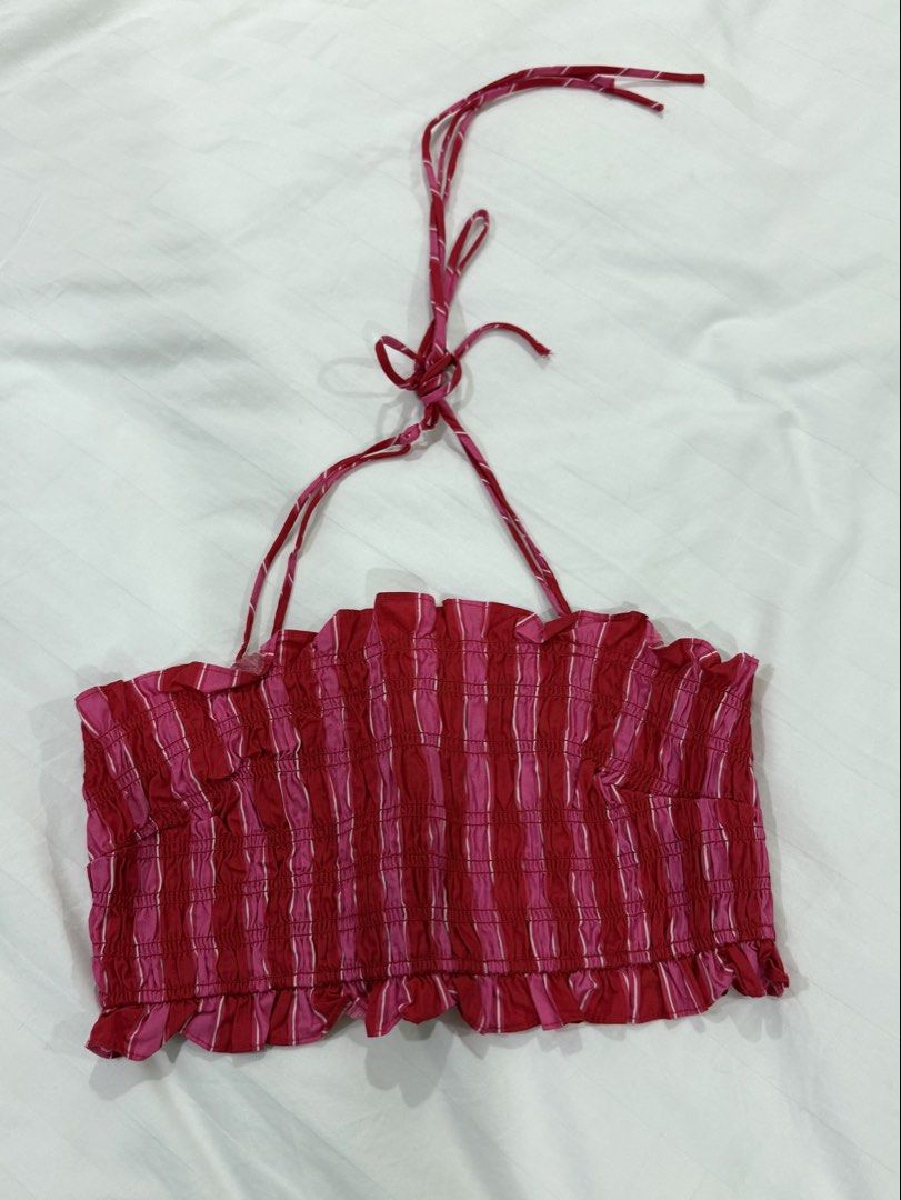 H&M Pink & Red Striped Halter Crop Top (Category: Sleeveless) located in Muntinlupa City. Submitted by alexisofia (Listing ID 1467038371, Image 1). Description: never worn, brand new w/ no tags, excellent condition size: Medium (EUR M / US M) Brand H&M.