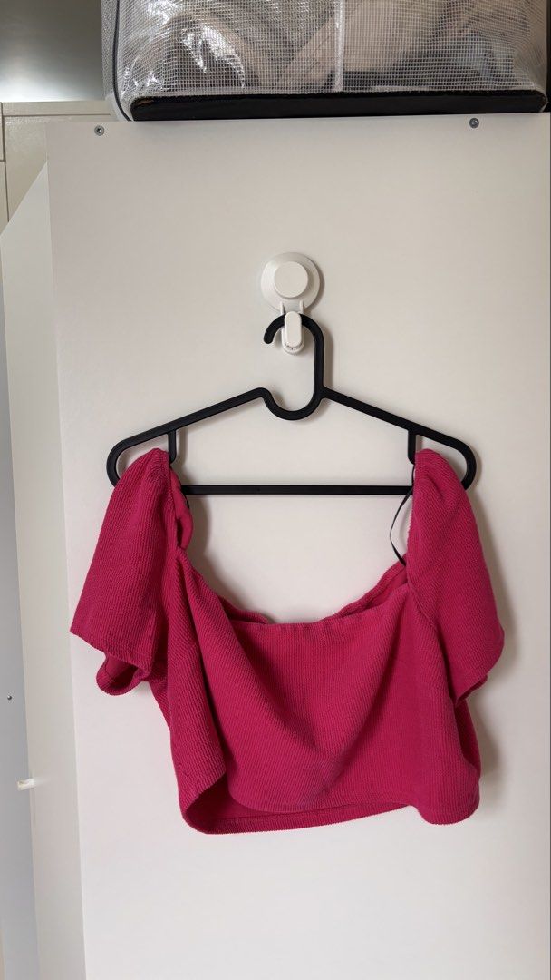 H&M Plus Size Hot Pink Crop Top (Category: Sleeveless) located in Mandaluyong City. Submitted by decltqueen (Listing ID 1467000906, Image 1). Description: Textured Waffle Knit Hot Pink H&M Crop Top XL on tag .