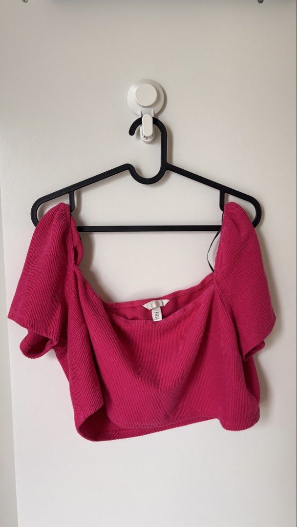 H&M Plus Size Hot Pink Crop Top (Category: Sleeveless) located in Mandaluyong City. Submitted by decltqueen (Listing ID 1467000906, Image 2). Description: Textured Waffle Knit Hot Pink H&M Crop Top XL on tag .
