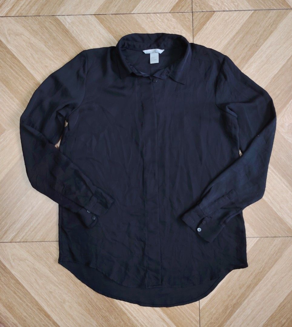 H&M POLO LONGSLEEVES SILK (Category: Longsleeves) located in Marikina City. Submitted by kingdrel (Listing ID 1467034784, Image 2). Description: H&M POLO LONGSLEEVES SILK W 19 L 27 VERYGOOD CONDITION NO ISSUE COLORATE 9.5-10.
