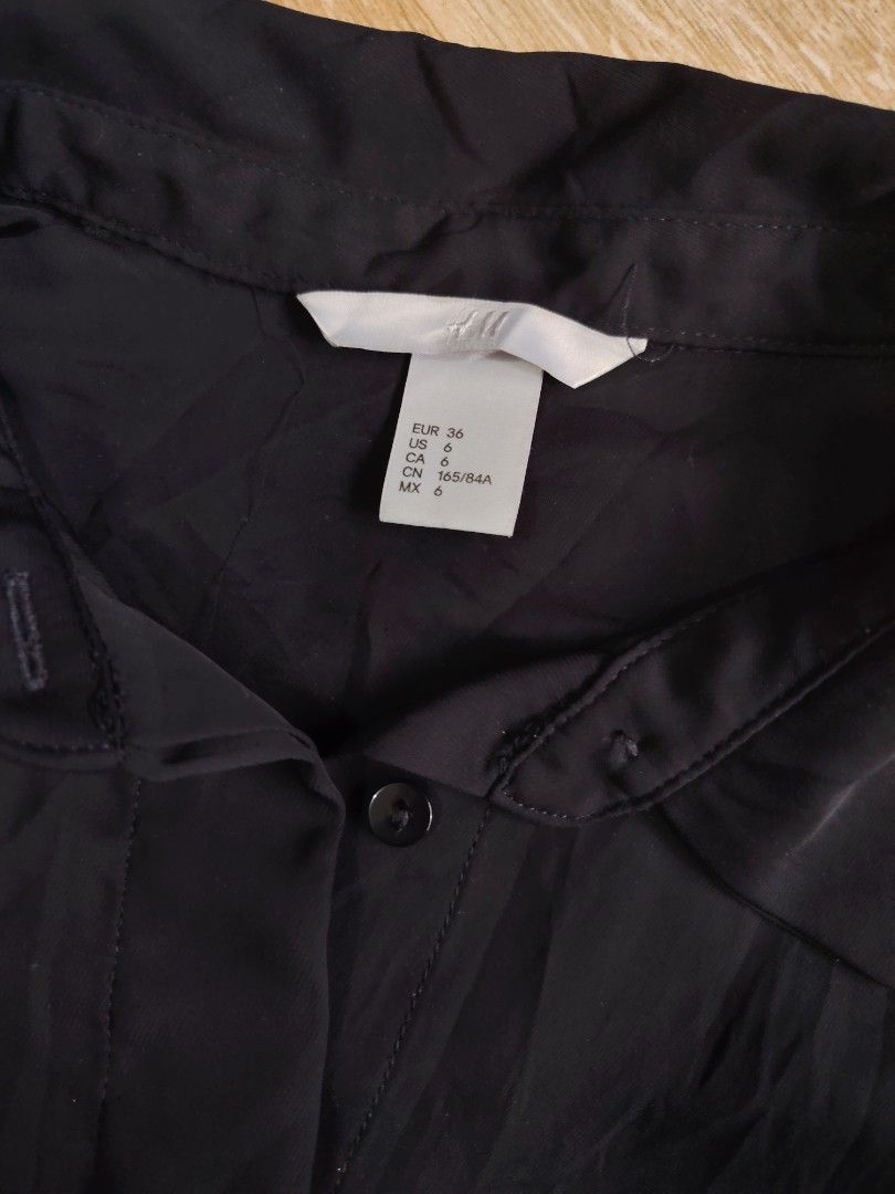 H&M POLO LONGSLEEVES SILK (Category: Longsleeves) located in Marikina City. Submitted by kingdrel (Listing ID 1467034784, Image 3). Description: H&M POLO LONGSLEEVES SILK W 19 L 27 VERYGOOD CONDITION NO ISSUE COLORATE 9.5-10.