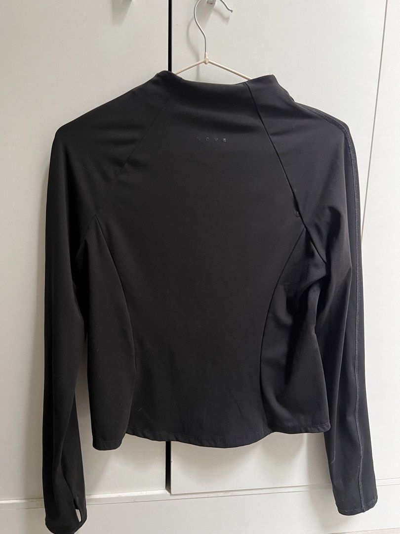 H&M SCULPTMOVE longsleeves top (2,995) (Category: Activewear) located in Quezon City. Submitted by styleandcomfort (Listing ID 1467036065, Image 2). Description: Got this for 2,995 Ideal for people na hindi po gusto bakat yung taba nila because yung tela niya not nakakahug ng taba so you look more sculpt and slimmer Super ganda nito i bought smaller size pa since I lost weight na. This is size medium! RARE FIND because laging sold out sa H&M! Ple