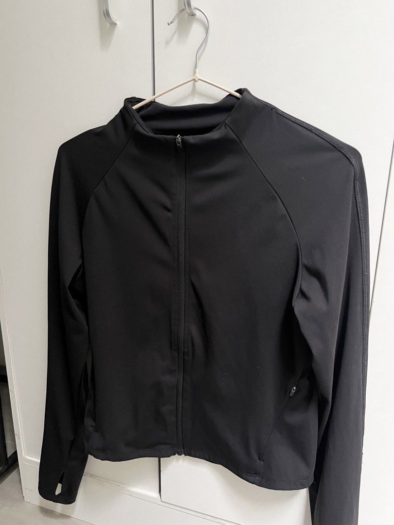 H&M SCULPTMOVE longsleeves top (2,995) (Category: Activewear) located in Quezon City. Submitted by styleandcomfort (Listing ID 1467036065, Image 1). Description: Got this for 2,995 Ideal for people na hindi po gusto bakat yung taba nila because yung tela niya not nakakahug ng taba so you look more sculpt and slimmer Super ganda nito i bought smaller size pa since I lost weight na. This is size medium! RARE FIND because laging sold out sa H&M! Ple