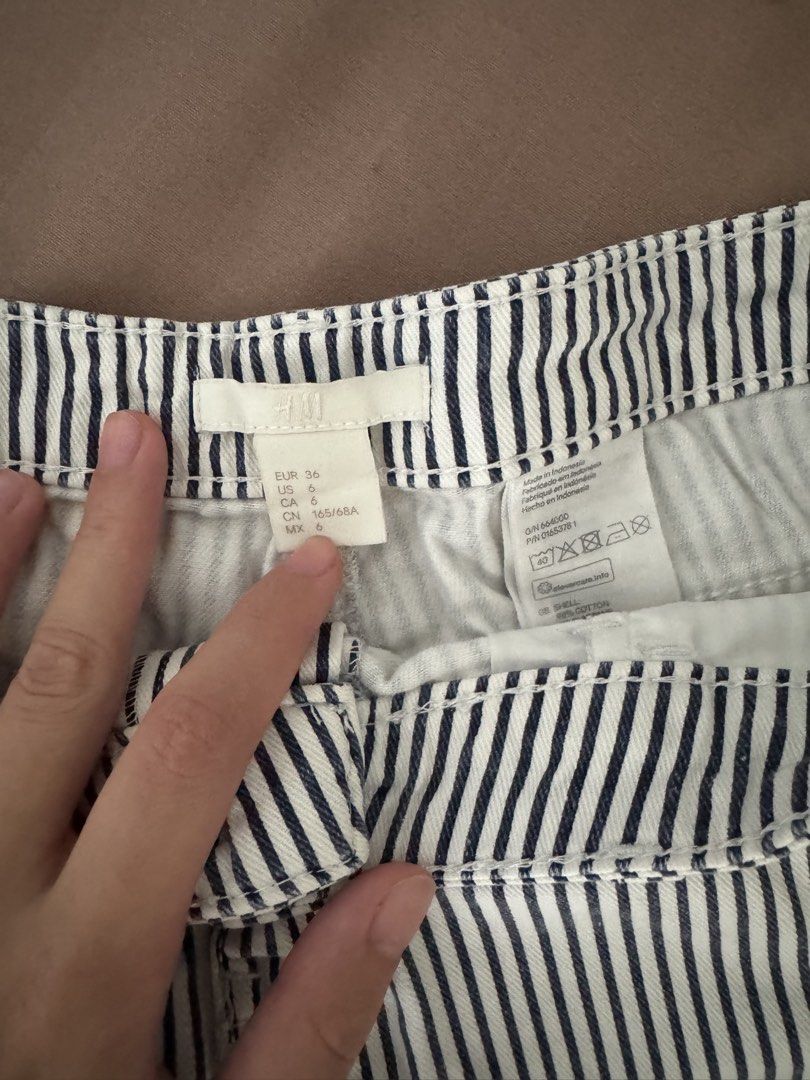 H&M Striped Denim Shorts Size US 6 (Category: Shorts) located in Manila. Submitted by maliwana.gan (Listing ID 1467034442, Image 3). Description: Size 36 Loc: Tomas Morato, QC Lalamove c/o buyer - Brand: H&M - Style: Classic blue and white stripes with cuffed hems - Size: EUR 36 / US 6 - Fit: Mid-rise waist, button closure - Features: Front and back pockets - Material: Comfortable cotton blend - Condition: Great summer staple, easy to match.