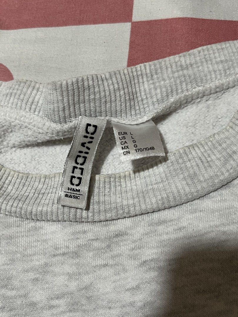 H&M SWEATER (Category: Coats, Jackets and Outerwear) located in Manila. Submitted by karekaeh (Listing ID 1467124934, Image 2). Description: still negotiable!✨.