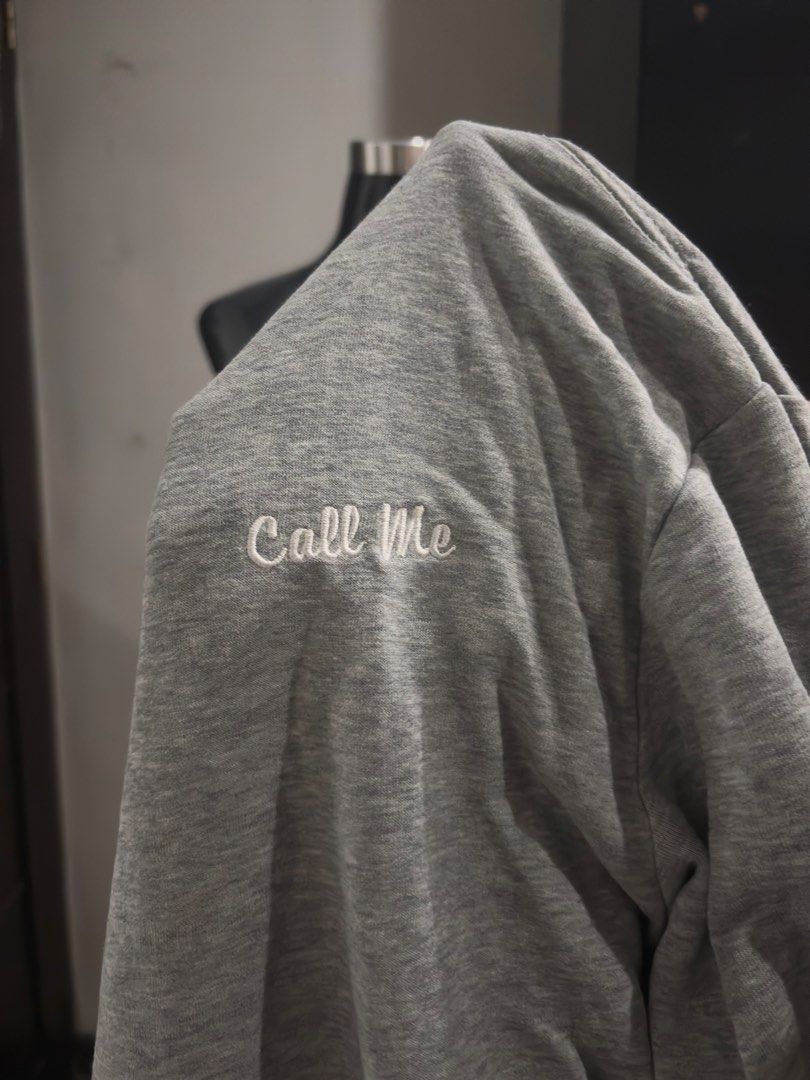 H&M unisex gray grey sweater (Category: Coats, Jackets and Outerwear) located in Las Pinas. Submitted by kylloren_ (Listing ID 1467028289, Image 3). Description: - rfs: decluttering - shipping is thru j&t.