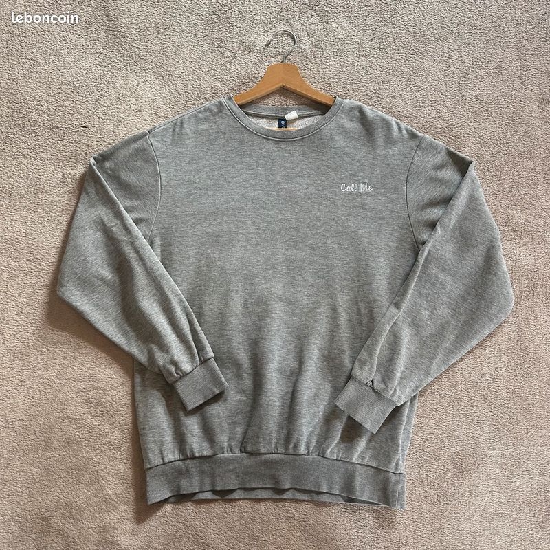 H&M unisex gray grey sweater (Category: Coats, Jackets and Outerwear) located in Las Pinas. Submitted by kylloren_ (Listing ID 1467028289, Image 1). Description: - rfs: decluttering - shipping is thru j&t.