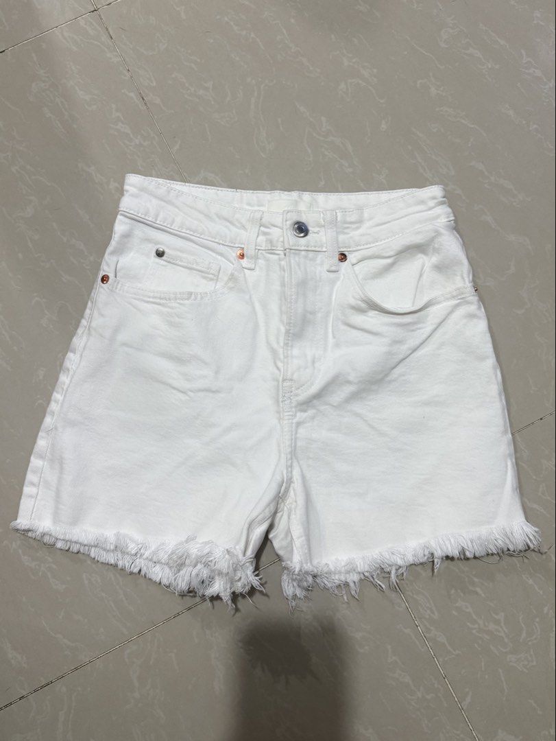 H&M White Denim Shorts (Category: Shorts) located in Manila. Submitted by archivesby_abre (Listing ID 1467083207, Image 1). Description: - Brand: H&M - Size: EUR 36 / US 4 - Color: White - High waist with front button and zipper - Lightly used .