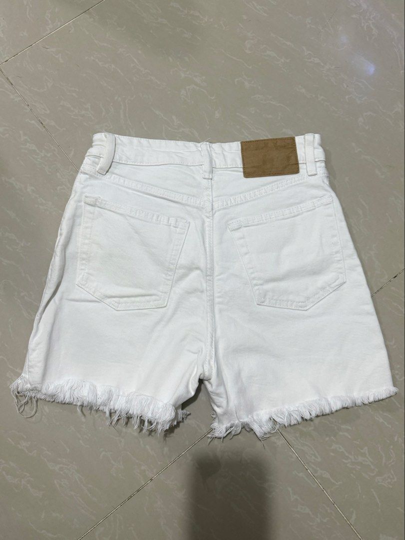 H&M White Denim Shorts (Category: Shorts) located in Manila. Submitted by archivesby_abre (Listing ID 1467083207, Image 2). Description: - Brand: H&M - Size: EUR 36 / US 4 - Color: White - High waist with front button and zipper - Lightly used .