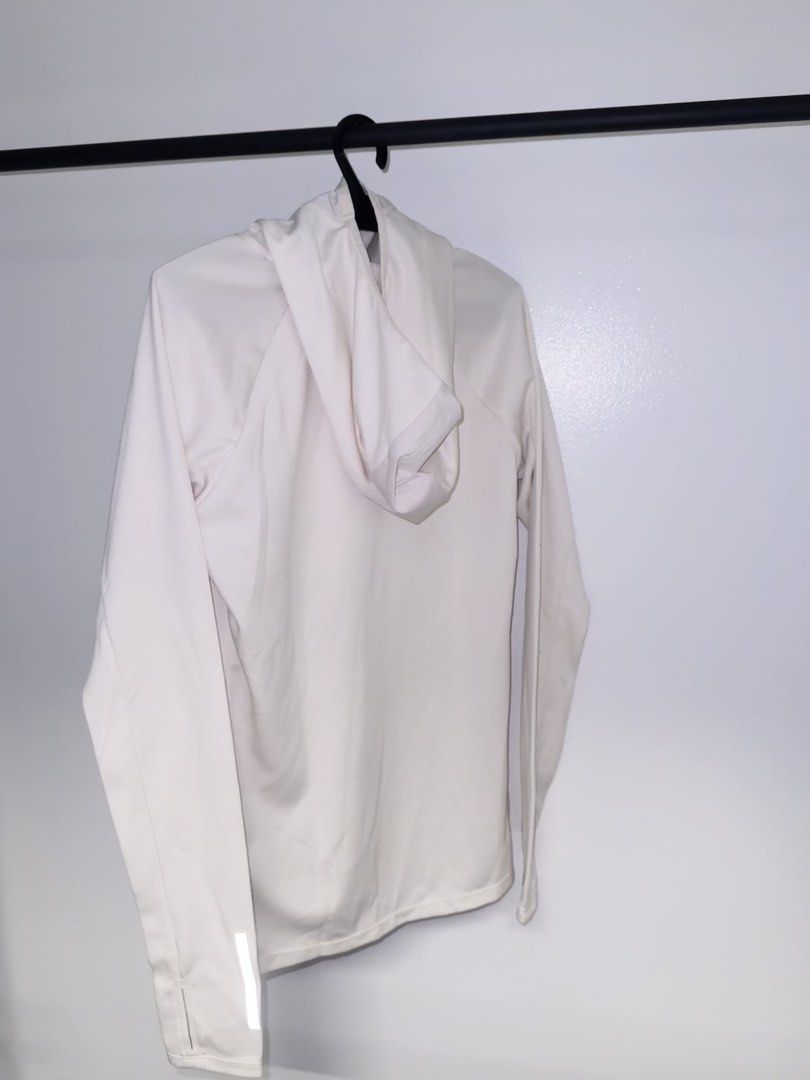 H&M Womens Running Activewear Jacket (Category: Activewear) located in Quezon City. Submitted by coolmomma (Listing ID 1467114357, Image 2). Description: Good condition Length 26 in. .