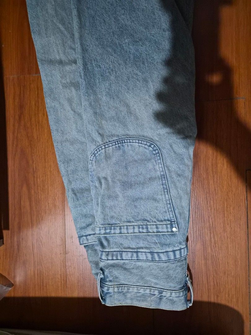 HNM WIDE JEANS (Category: Jeans) located in Manila. Submitted by candlecloudsp (Listing ID 1467125709, Image 2). Description: 40m width 40cm length declutter.