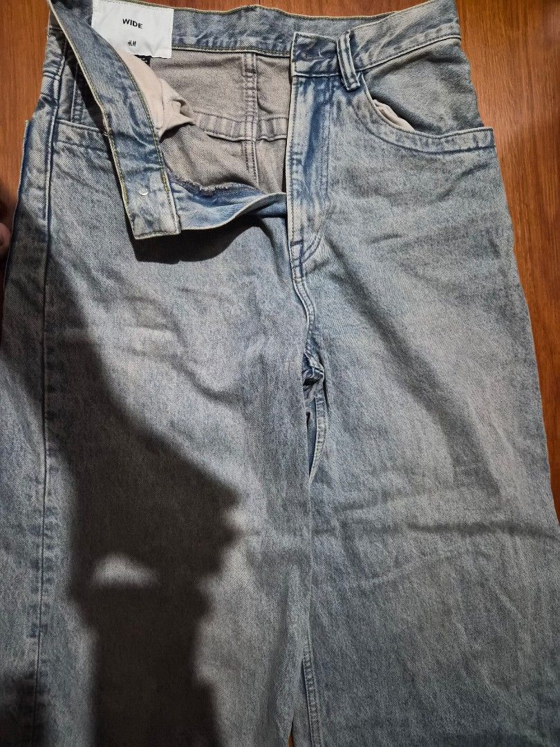 HNM WIDE JEANS (Category: Jeans) located in Manila. Submitted by candlecloudsp (Listing ID 1467125709, Image 1). Description: 40m width 40cm length declutter.