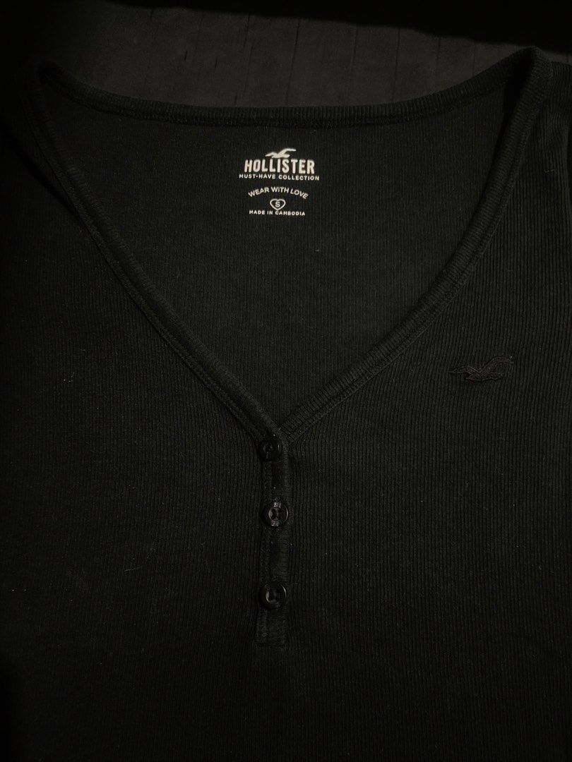 Hollister Black Henley Top (Category: Blouses) located in Quezon City. Submitted by choiyiee14 (Listing ID 1467135939, Image 3). Description: 📍Quezon City | GCash | Lalamove or J&T Courier S on Tag.